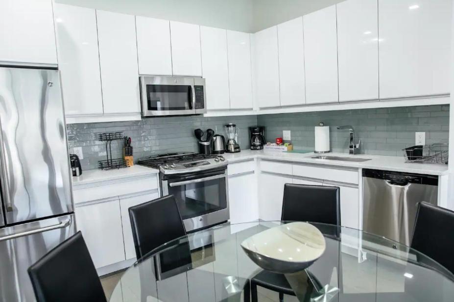 Dharma Home Suites Hoboken Bagian luar foto