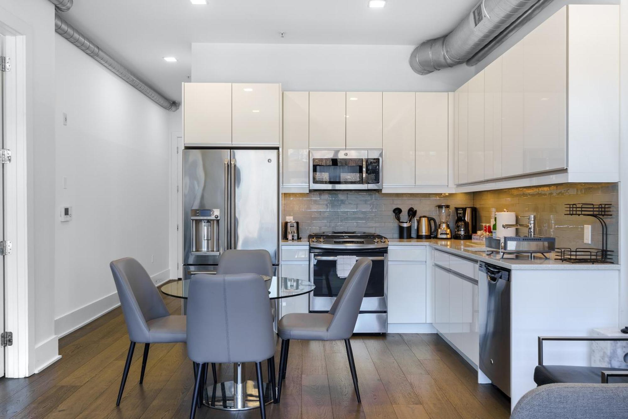 Dharma Home Suites Hoboken Bagian luar foto