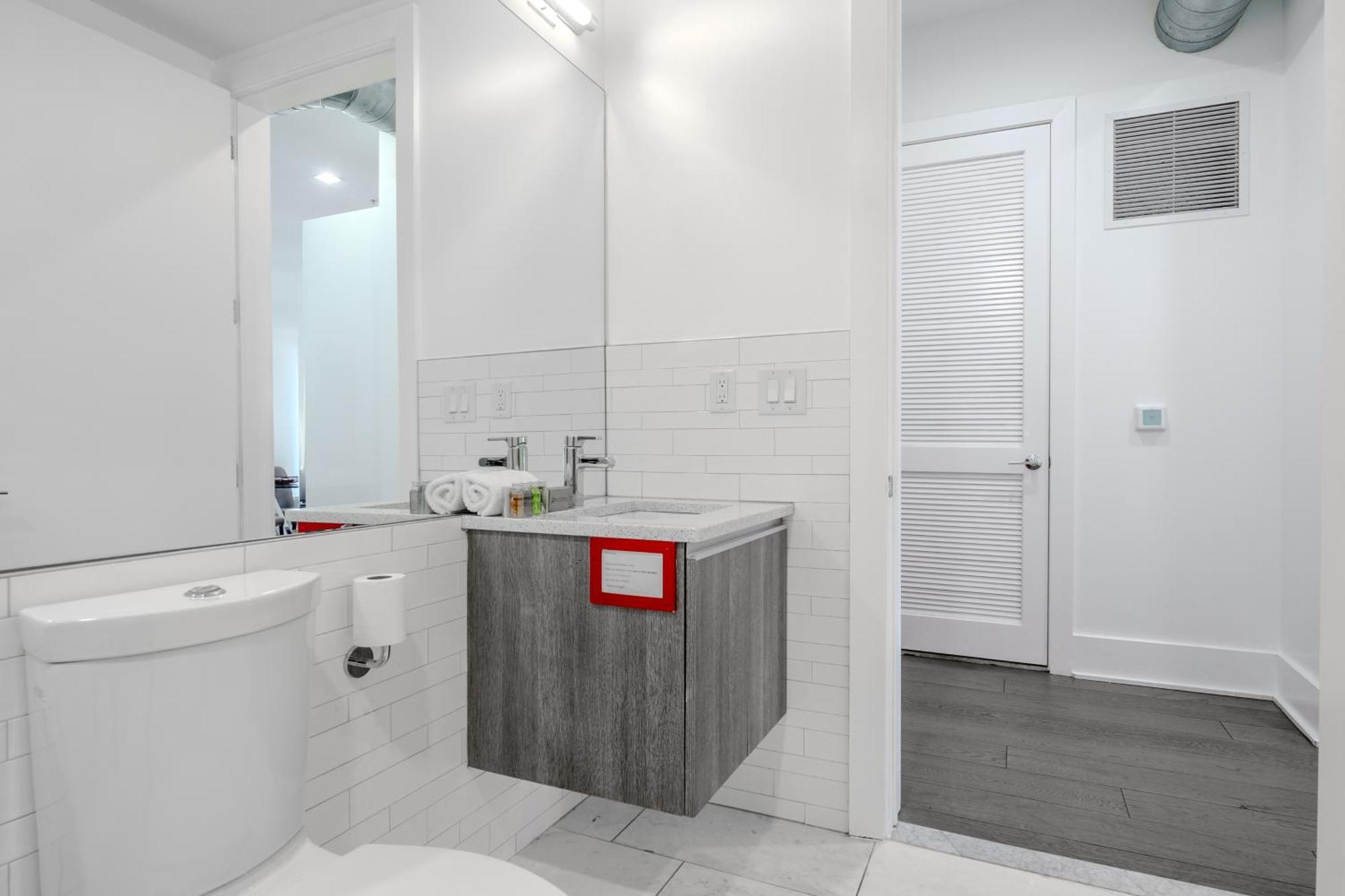 Dharma Home Suites Hoboken Bagian luar foto