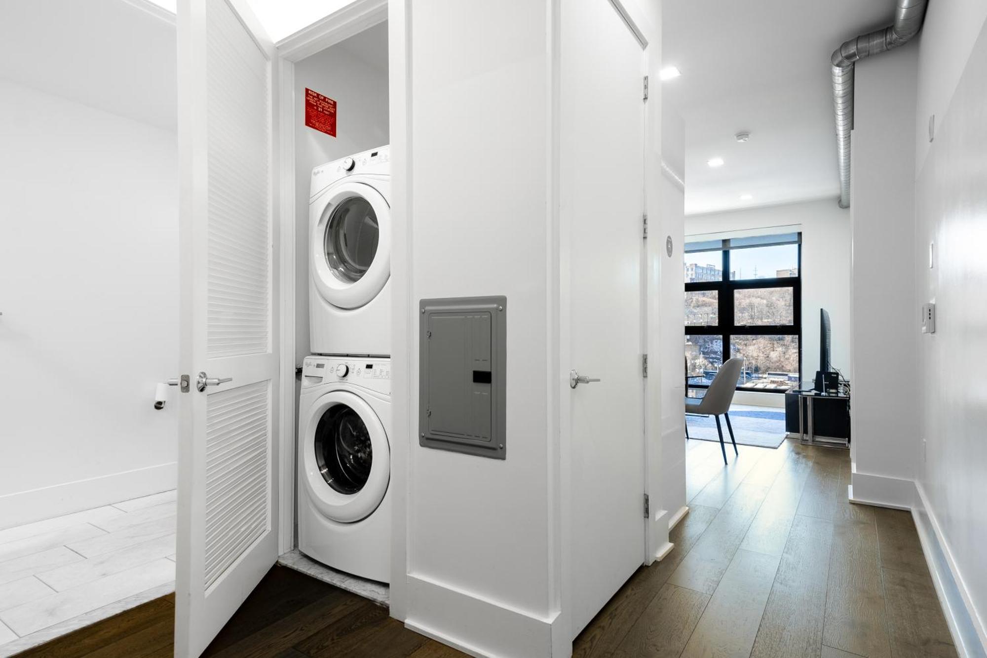 Dharma Home Suites Hoboken Bagian luar foto