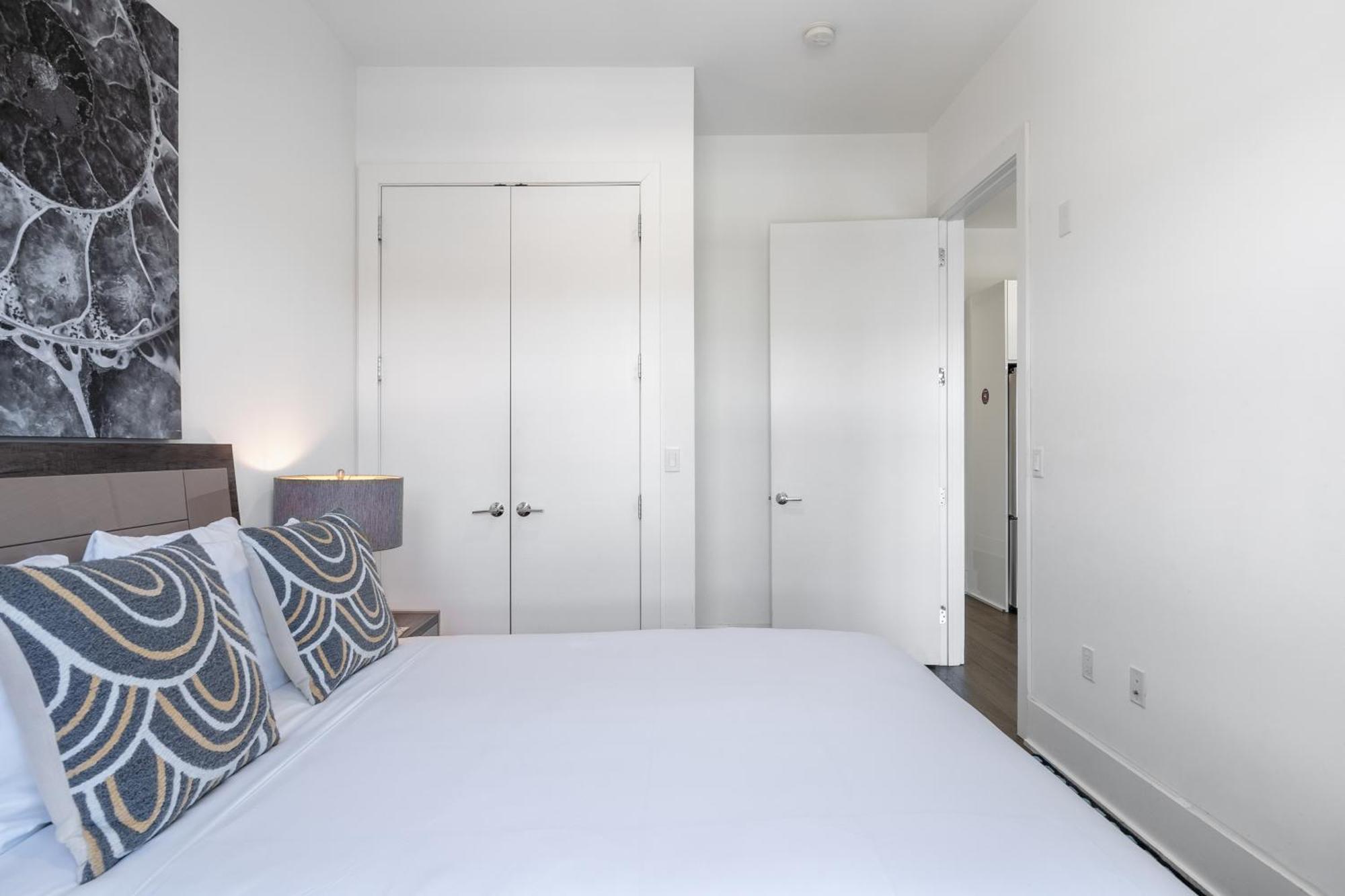 Dharma Home Suites Hoboken Bagian luar foto
